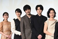 「ロストケア」完成披露舞台挨拶の様子。