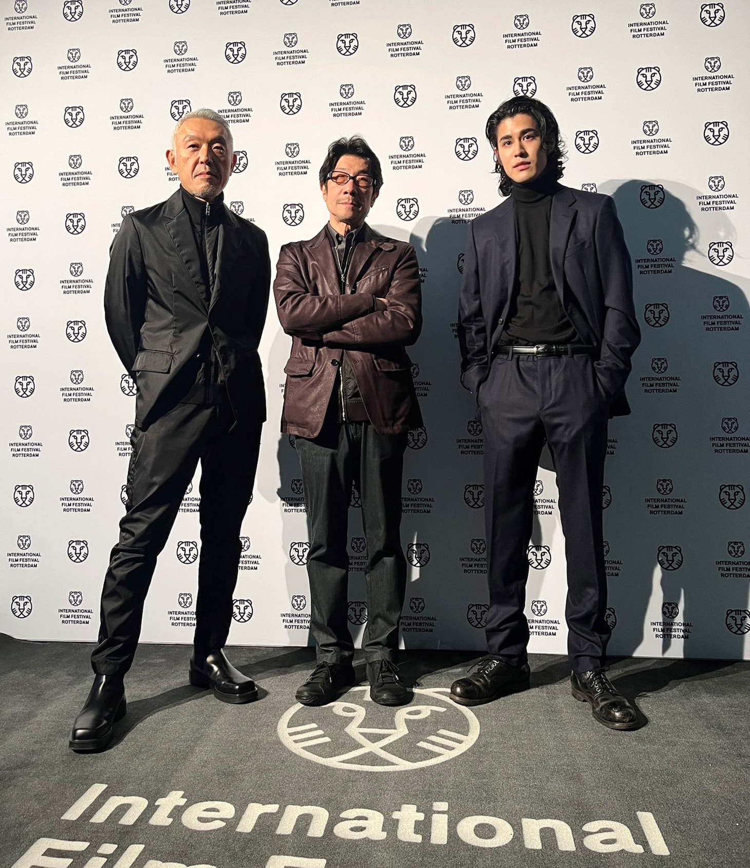 第52回ロッテルダム国際映画祭に参加した「せかいのおきく」スタッフ・キャスト陣。左から原田満生、阪本順治、寛一郎。