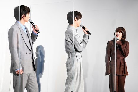 左から北村匠海、中川大志、松岡茉優。