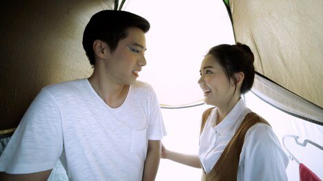 「LOVE LIE HIDE FAKE」場面写真