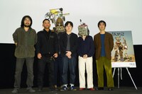 「デブリーズ」舞台挨拶の様子。左から牧大我、山根和馬、デブリーズの族長、森優作、デブリーズのマザー、カトウシンスケ。