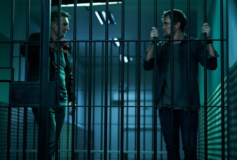 「ブラックライト」場面写真