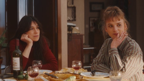 「午前4時にパリの夜は明ける」新場面写真