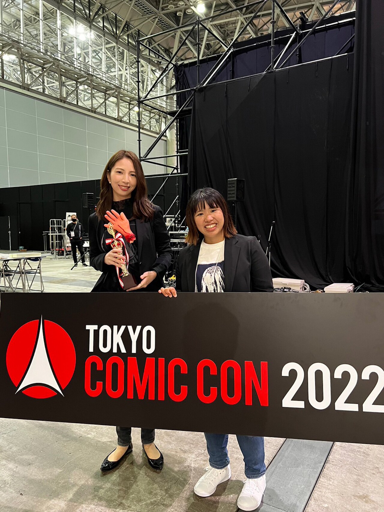 左から佐伯友麻、宣伝プロデューサーの板垣茜。