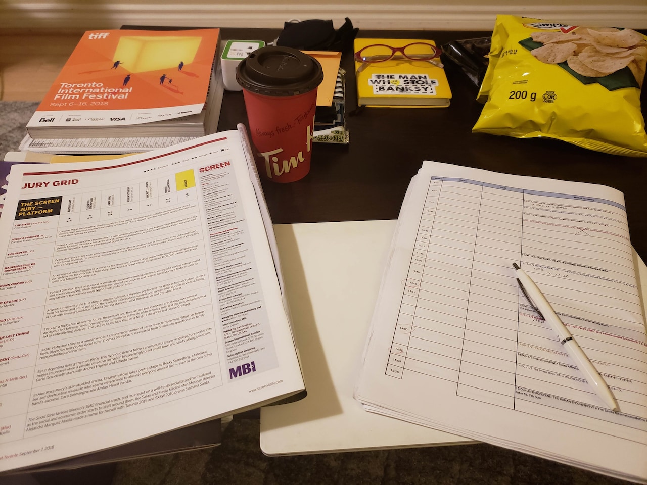 佐伯友麻の仕事風景。