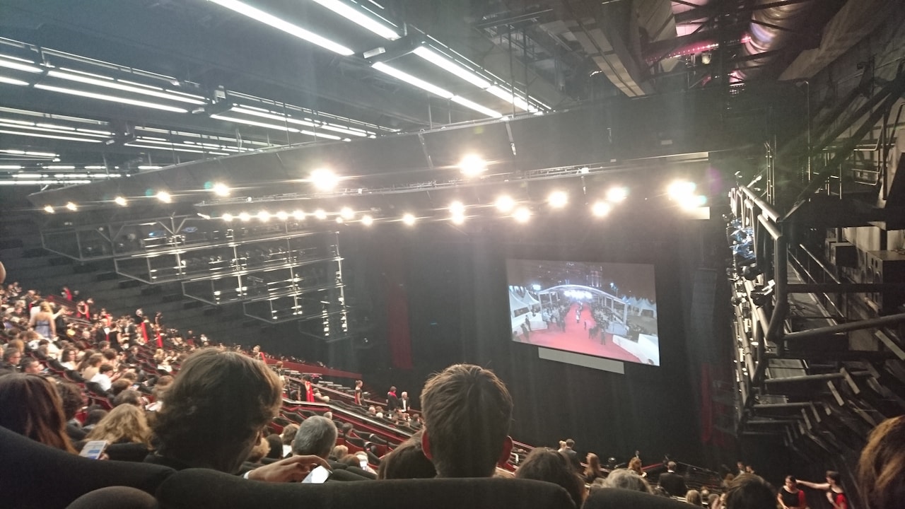 パレ・デ・フェスティバル・エ・デ・コングレで行われた試写の様子。