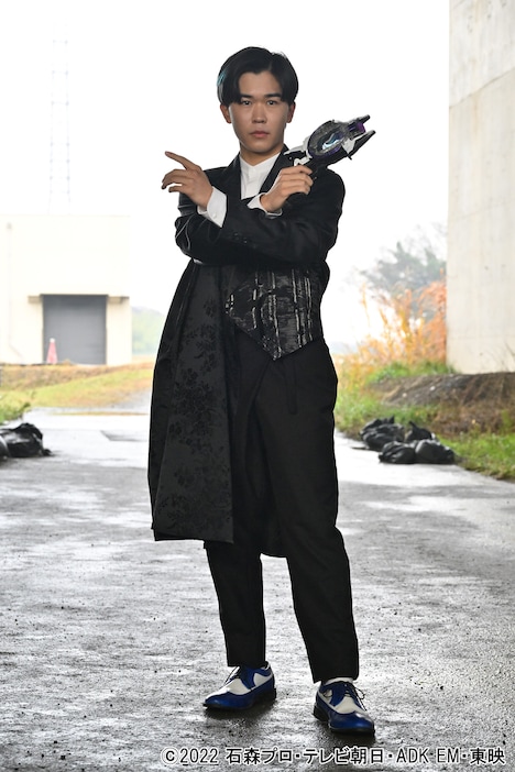 鈴木福演じるジーンの変身ポーズ。