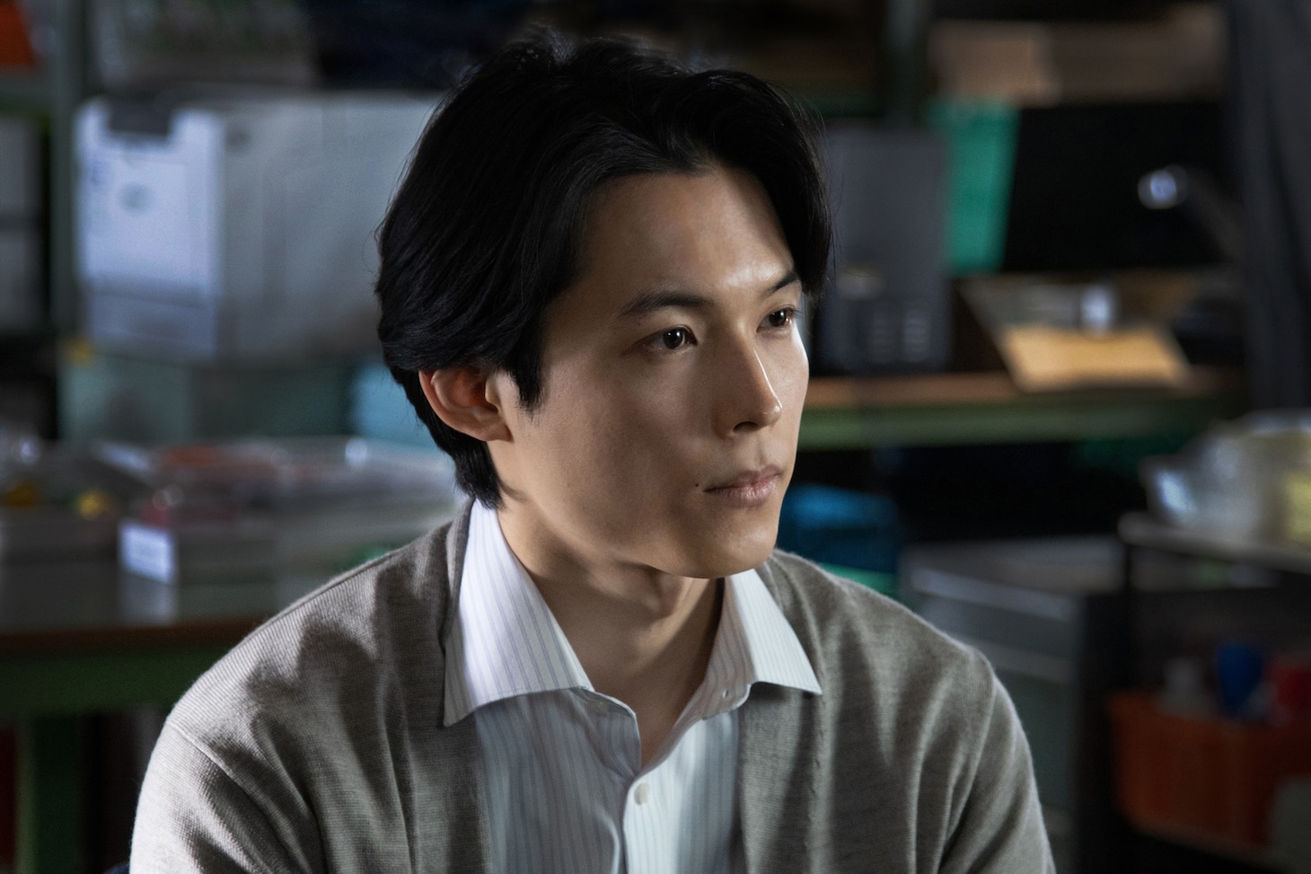 松村北斗演じる山添孝俊。