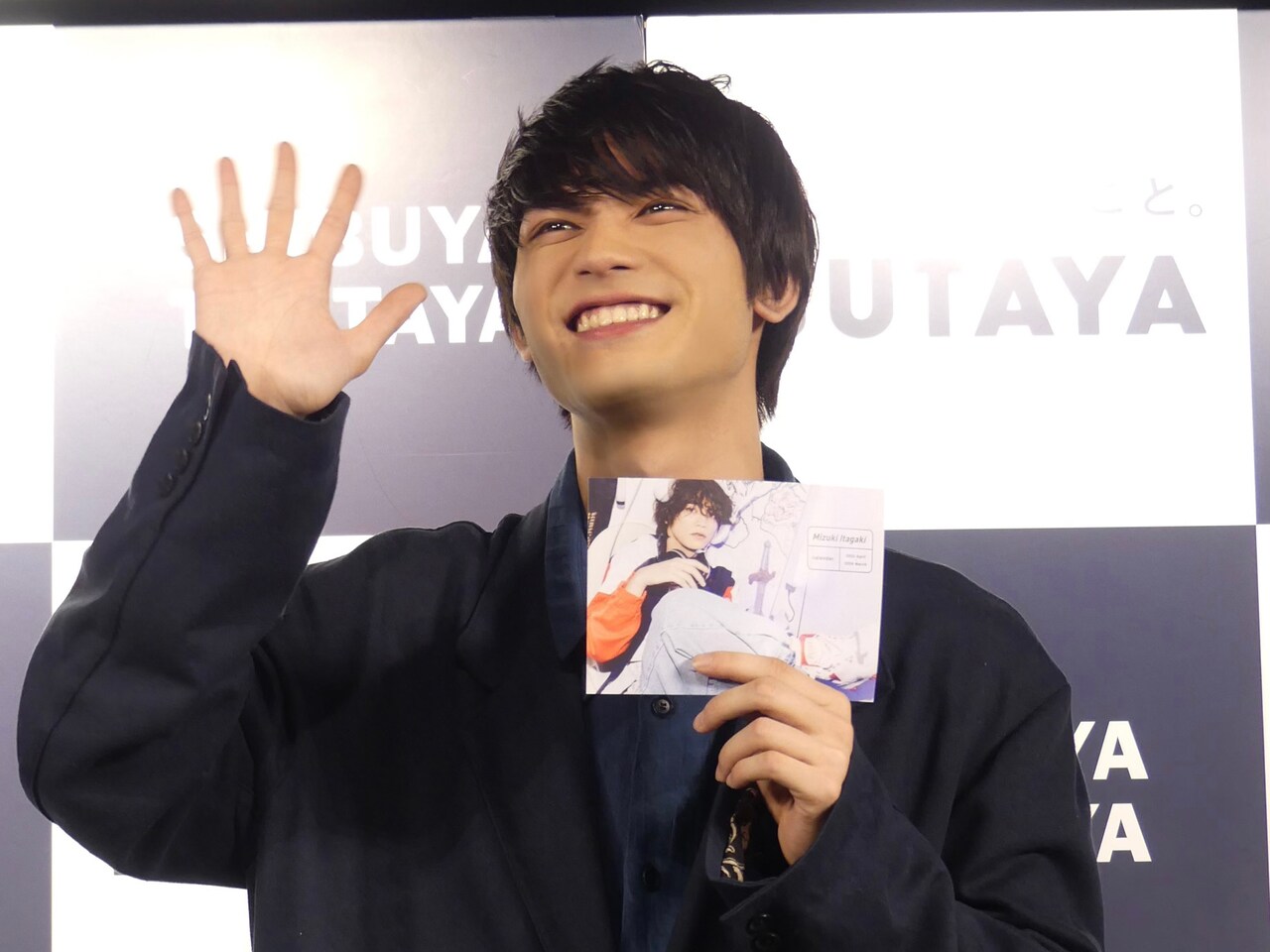 板垣瑞生が気合いの入った天一にテンション爆上がり、カレンダー発売