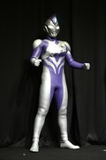 ウルトラマンディナス