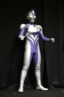 ウルトラマンディナス