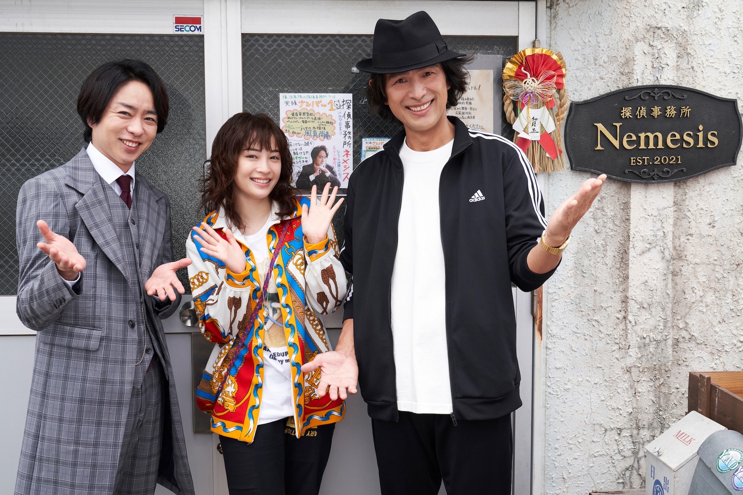 「映画 ネメシス 黄金螺旋の謎」メイキング写真。左から櫻井翔、広瀬すず、江口洋介。