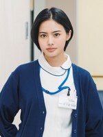 日下部珠緒役の安斉星来。 (c)「往生際の意味を知れ！」製作委員会・MBS (c)米代恭 / 小学館