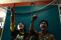 「ベイビーわるきゅーれ 2ベイビー」場面写真