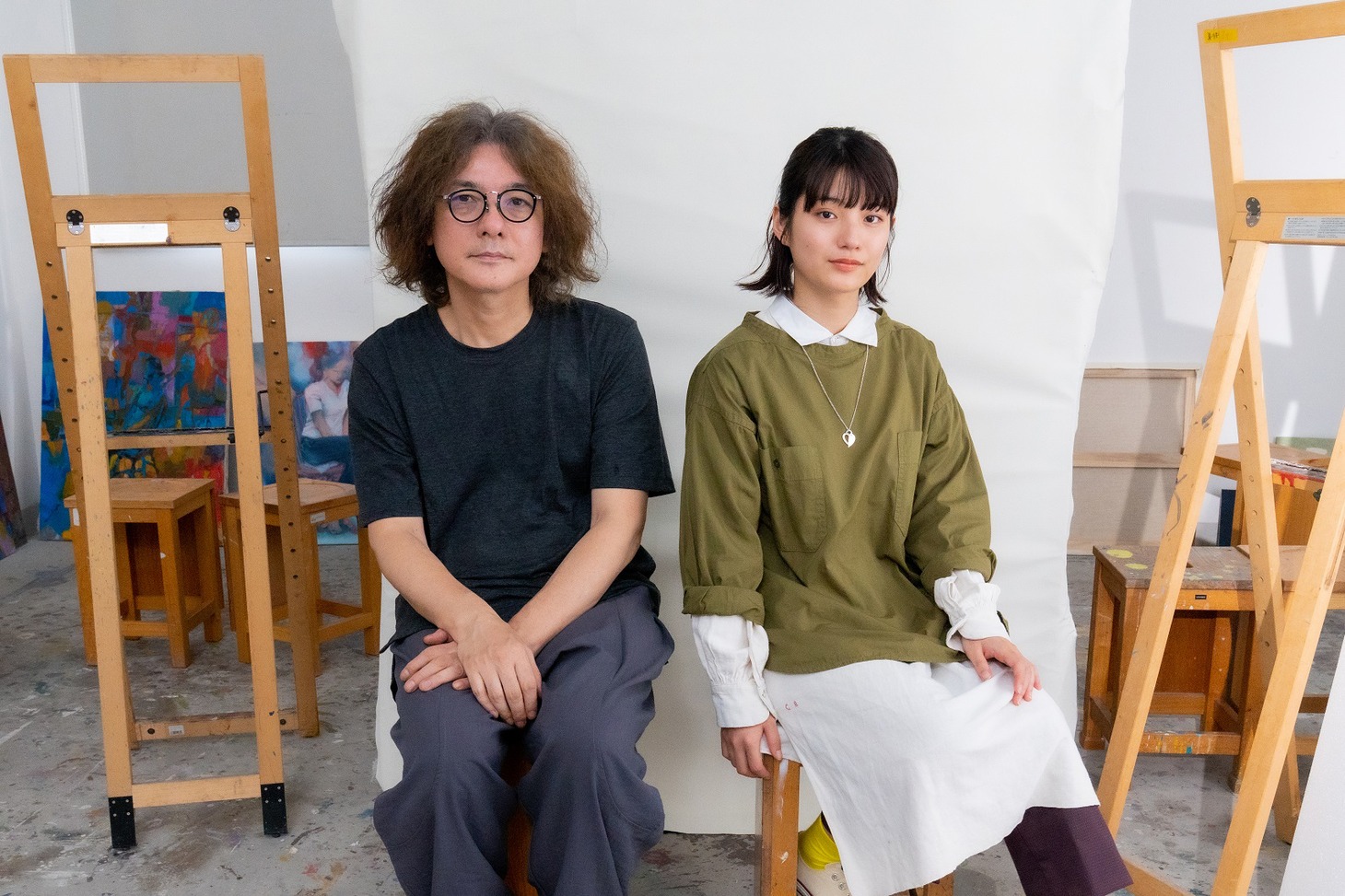 左から岩井俊二、蒔田彩珠。