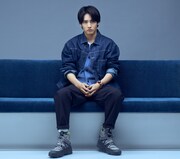 白浜優斗役の赤楚衛二。