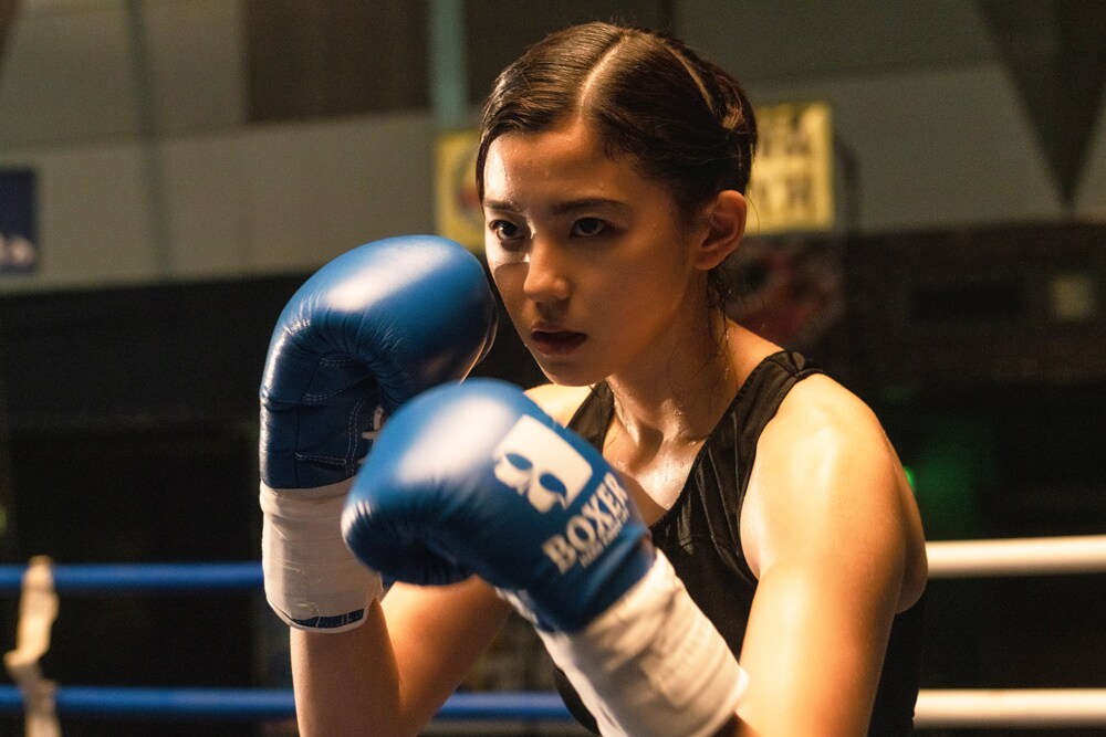 「レッドシューズ」監督・雑賀俊朗、朝比奈彩の“目つきや身体能力”に惚れ込む