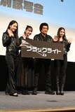 「ブラックライト」トークショー付き特別試写会の様子。左から天翔愛、藤岡舞衣、藤岡弘、、天翔天音。