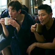 鈴木亮平、宮沢氷魚が互いの魅力を紹介「自然と好きにならせてくれる」「超一流」