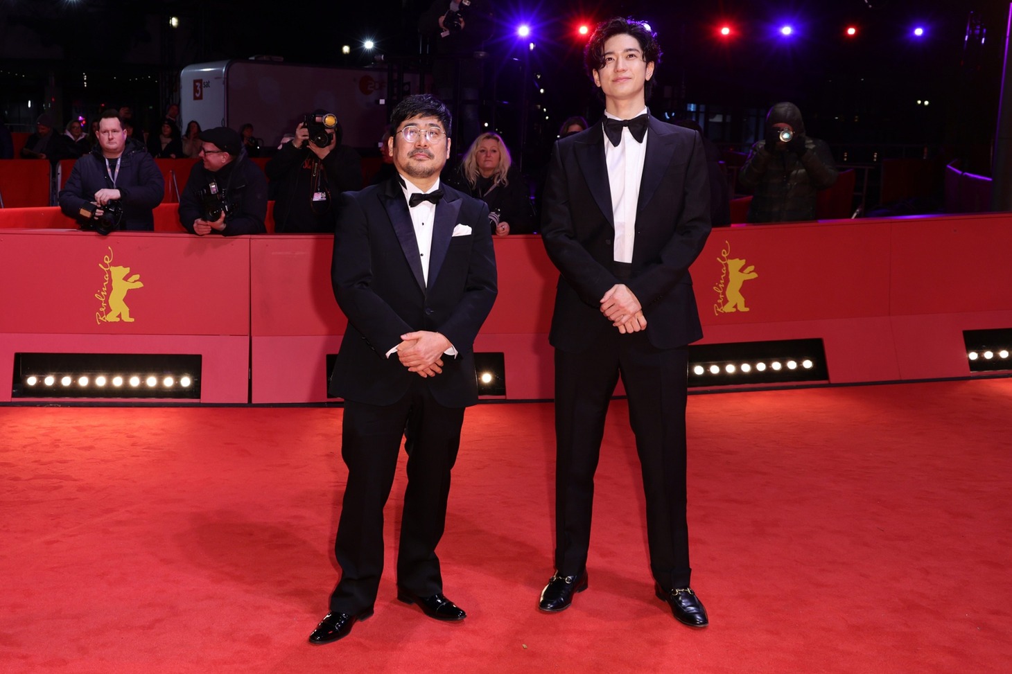 レッドカーペットを歩いた中島裕翔（右）と熊切和嘉（左）。