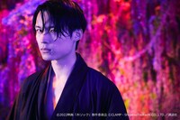 「ホリック xxxHOLiC」より、松村北斗演じる百目鬼静。