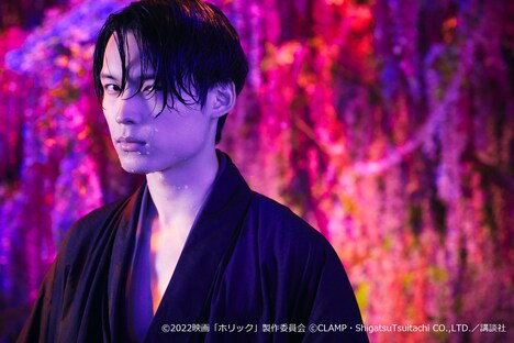 「ホリック xxxHOLiC」より、松村北斗演じる百目鬼静。