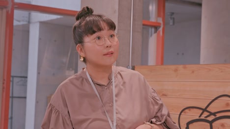 小林きな子演じる黒田彩子。(c)テレビ東京