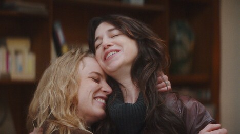 「午前4時にパリの夜は明ける」新場面写真