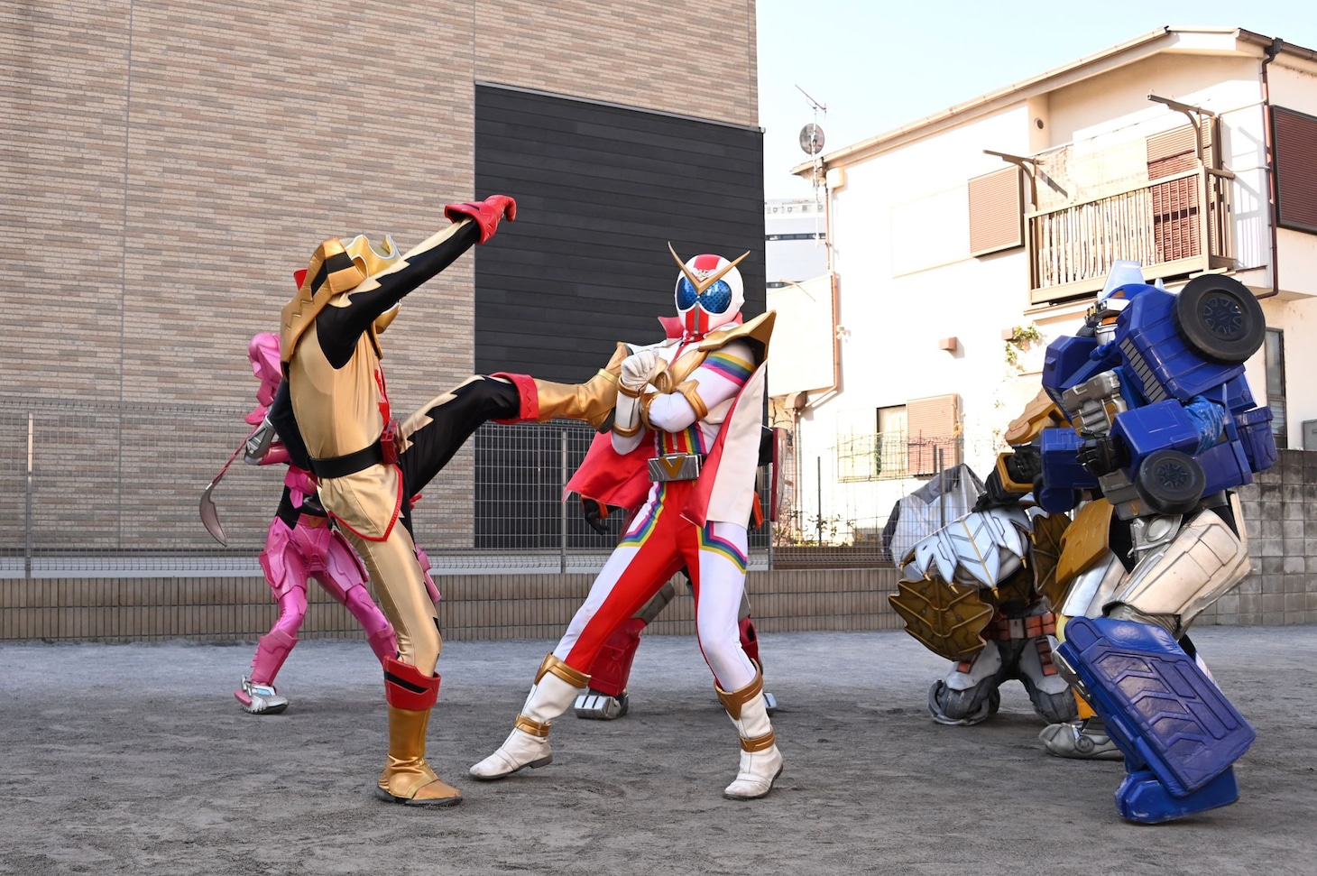 「暴太郎戦隊ドンブラザーズVSゼンカイジャー」場面写真