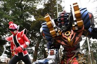 「暴太郎戦隊ドンブラザーズVSゼンカイジャー」場面写真