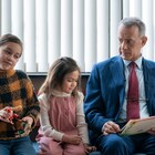 町一番の嫌われ者が熊になりきる、トム・ハンクス主演「オットーという男」新映像
