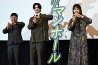 「#マンホール」大ヒット御礼舞台挨拶の様子。