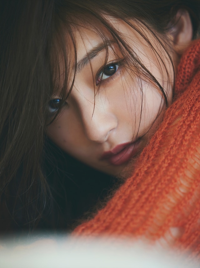 吉川愛サード写真集「Neroli」より。