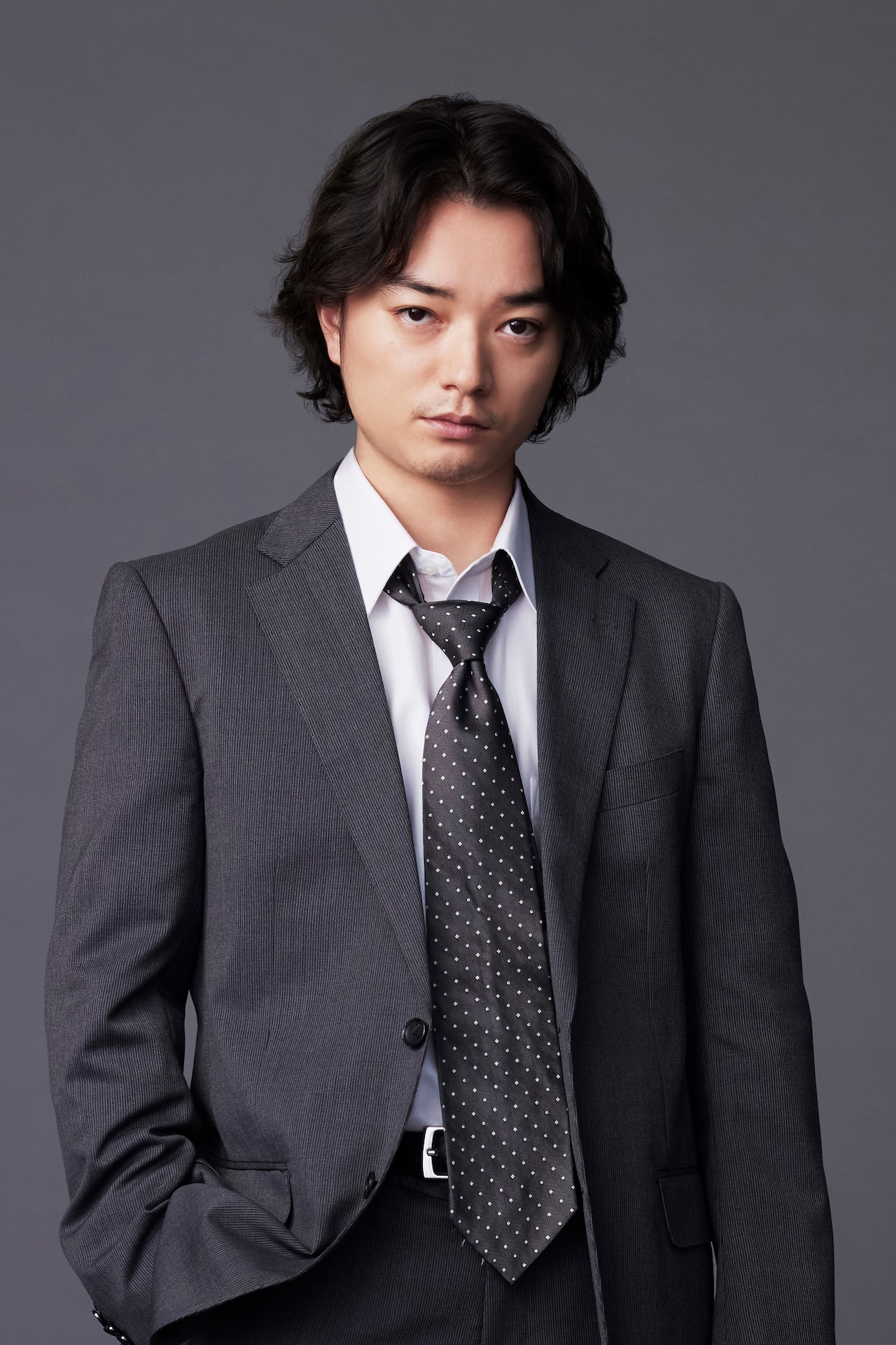 中込兼児役の染谷将太。