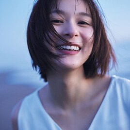 芳根京子のデビュー10周年記念写真集、「Arc アーク」監督・石川慶がプロデュース