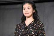 まぶたの可動域のすごさを披露する今田美桜。