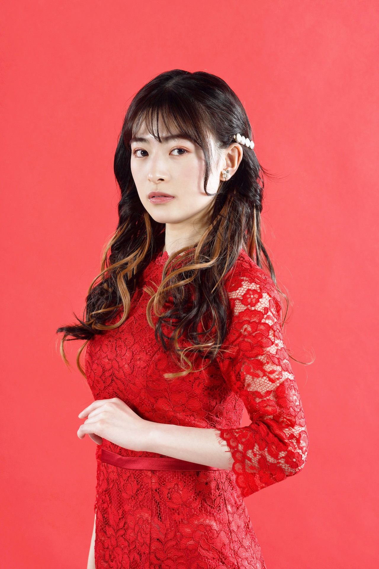 優希美青演じる佐倉理央。