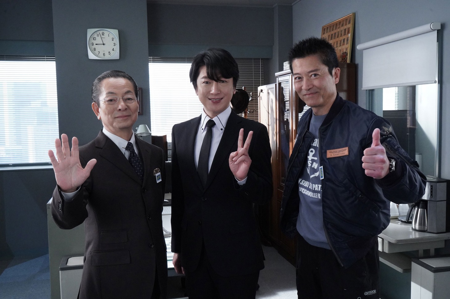 左から水谷豊、及川光博、寺脇康文。