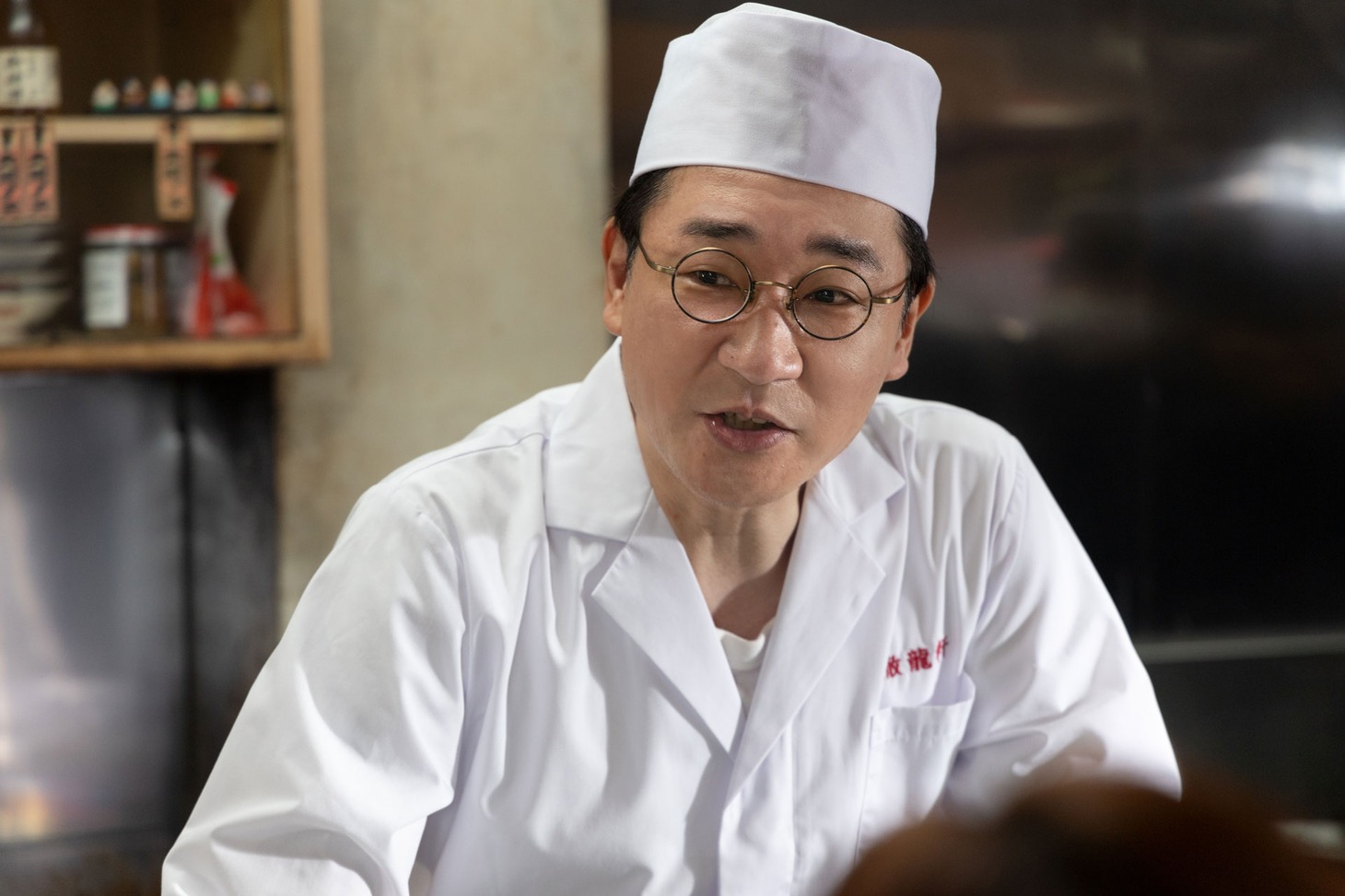 真田源次役の安井順平。