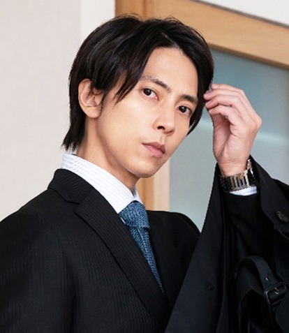 永瀬財地役の山下智久。