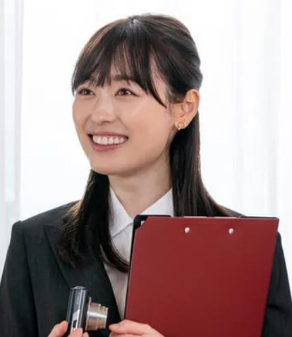月下咲良役の福原遥。