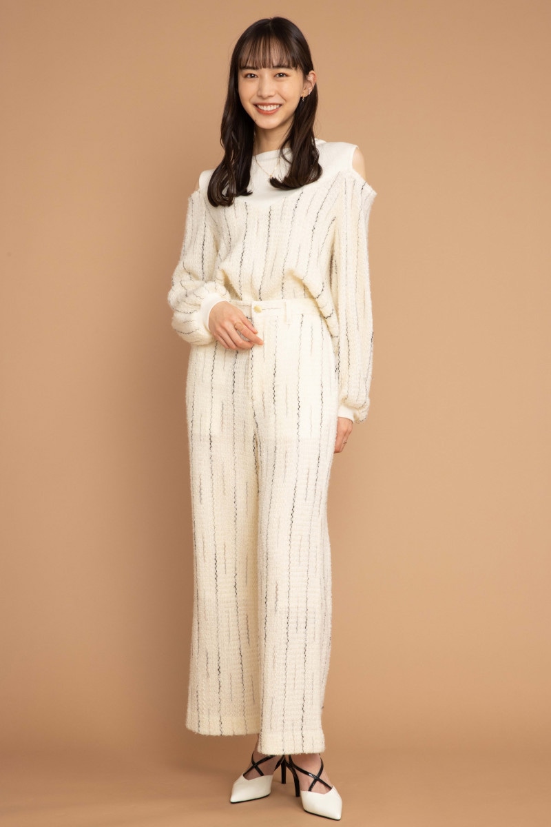 蒼井スミレ役の井桁弘恵。