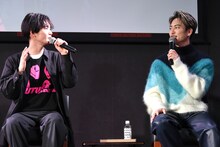 “三山凌輝（右）を褒める会”を開いた青木柚（左）。