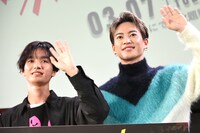 左から青木柚、三山凌輝。