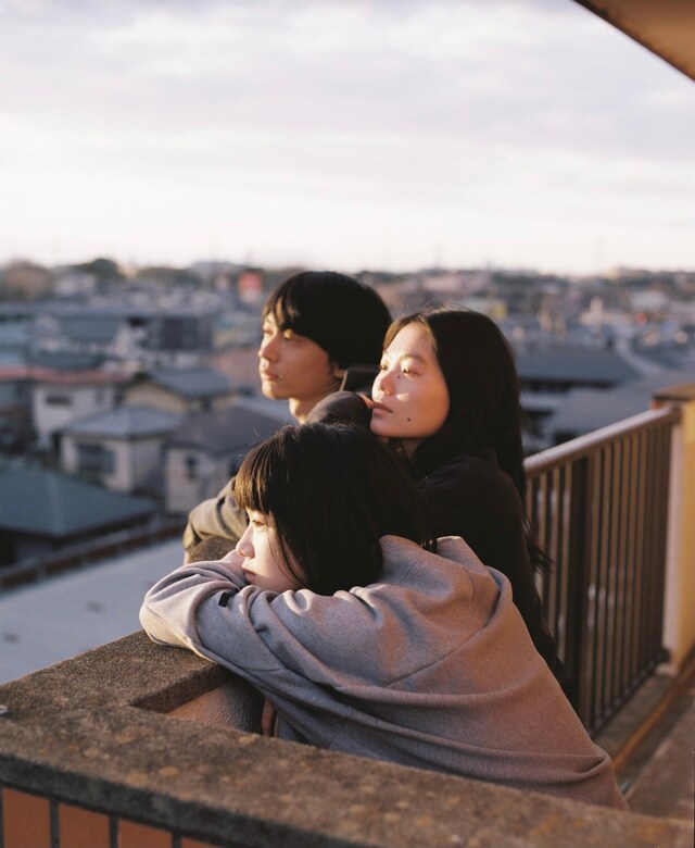 「何をそんなに慎ましく」ティザービジュアル