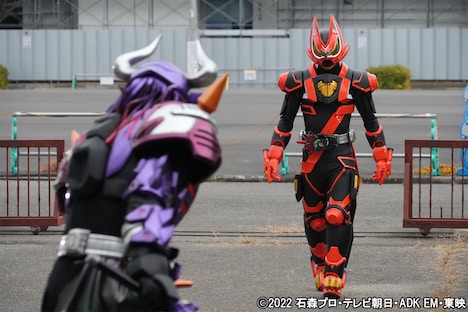 「仮面ライダーギーツ」第25話の場面写真。