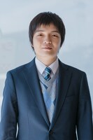 市川みね役の岡山天音。