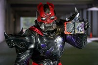 「仮面ライダーアウトサイダーズ ep.2 滅びの予兆とデザストの覚醒」場面写真