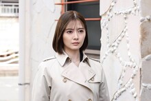 白石麻衣演じる鐘羅路子。