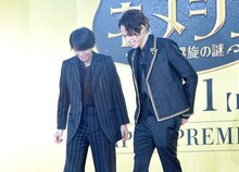 左から奥平大兼、上田竜也。
